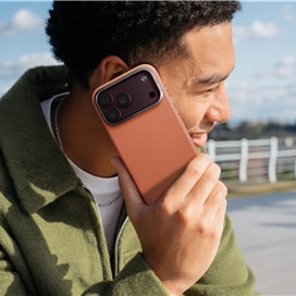قاب برند یونبک آیفون 18 پرو مکس مدل UNIQ Lyden MagClick مناسب برای Apple iPhone 18 Pro Max