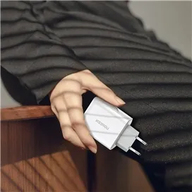 شارژر دیواری 38 وات با دو پورت USB-A و USB-C یوگرین مدل CD170 کد 60468
