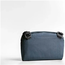 کیف رودوشی برند یونیک مدل UNIQ Arden 2L